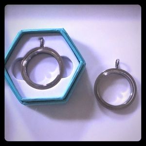 Origami Owl Jewelry - Origami Owl~Large Silver Twist Locket Base Origami Owl Jewelry - Origami Owl~Large Silver Twist Locket Base